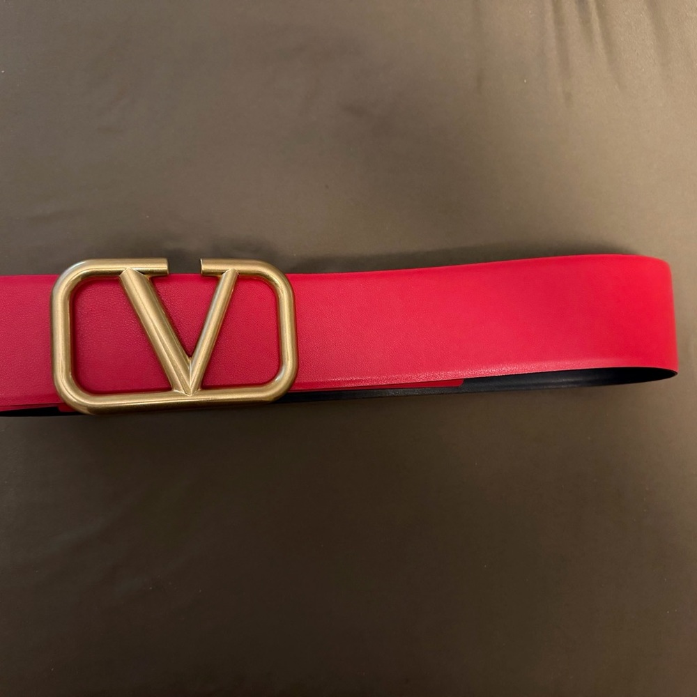 Valentino Garavani Red Belt with Gold Buckle - Picture 4 of 4